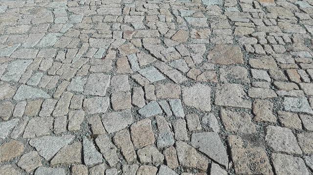 sidewalk-640x480-61808592.jpeg