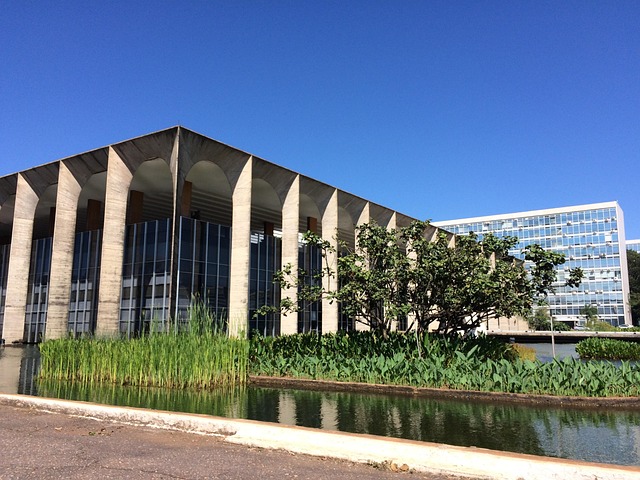 landscaping-640x480-64434788.jpeg