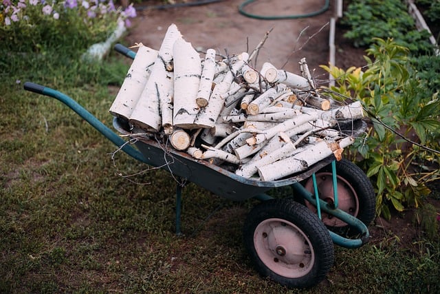landscaping-640x480-82870137.jpeg