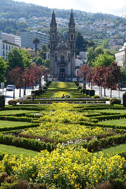 landscaping-640x480-97616895.jpeg