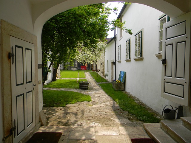 patio-640x480-60511759.jpeg