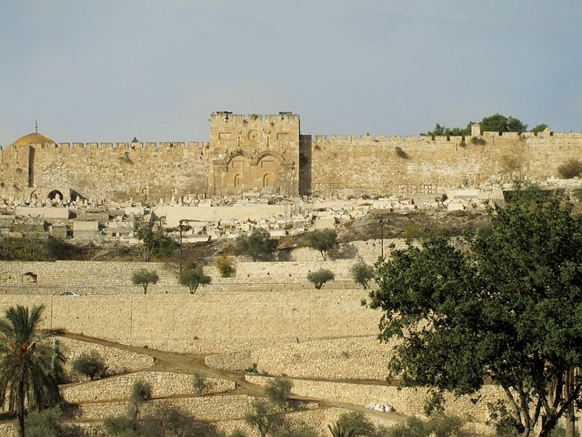 retaining-wall-640x480-457729.jpeg