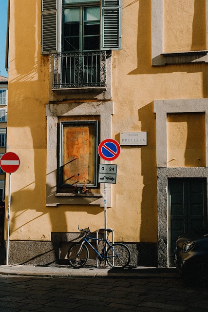 sidewalk-640x480-11792647.jpeg