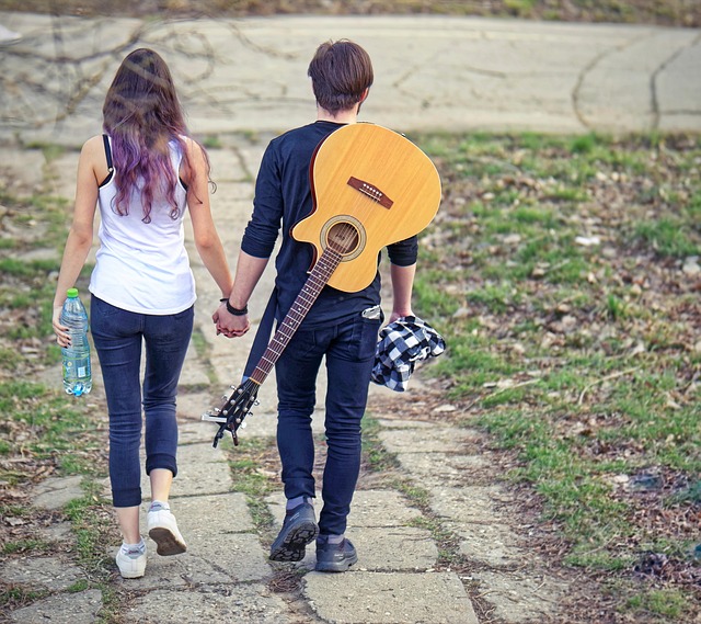 sidewalk-640x480-45580697.jpeg