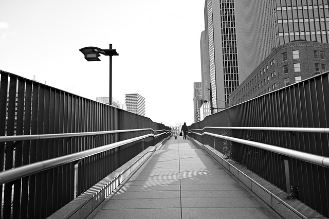 sidewalk-640x480-55946345.jpeg