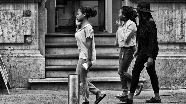 sidewalk-640x480-60572619.jpeg