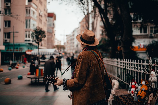 sidewalk-640x480-62754164.jpeg