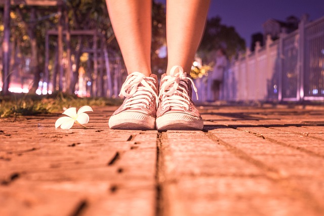 sidewalk-640x480-98110359.jpeg