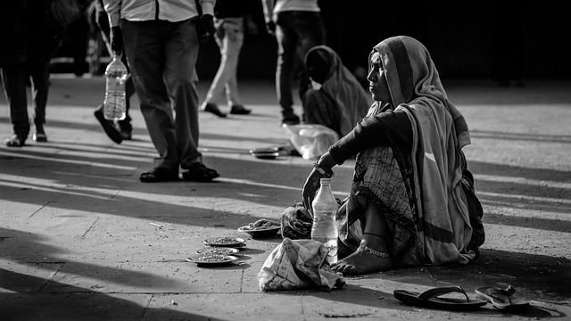 sidewalk-640x480-69061957.jpeg
