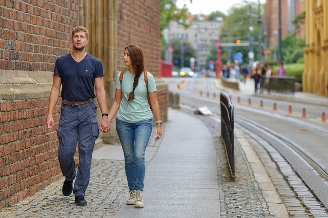 sidewalk-640x480-82037826.jpeg