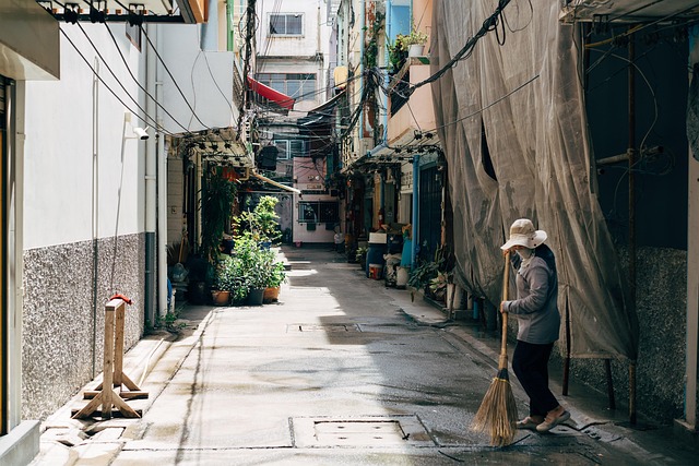 sidewalk-640x480-48467983.jpeg