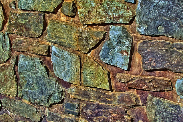 retaining-wall-640x480-87096132.jpeg