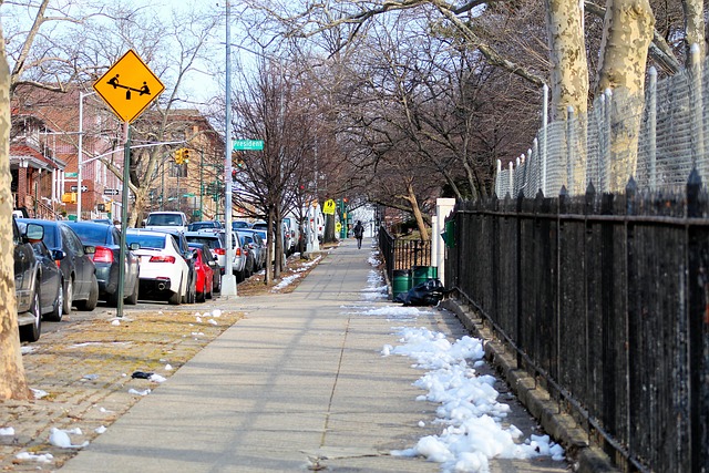 sidewalk-640x480-42733684.jpeg