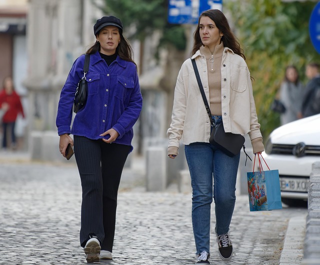 sidewalk-640x480-98049635.jpeg