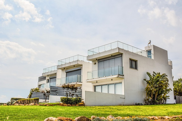 lawn-640x480-16758420.jpeg