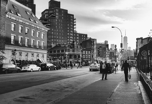 sidewalk-640x480-32366049.jpeg